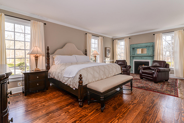 Amazing Master Bedroom Suite with Hardwood Floor